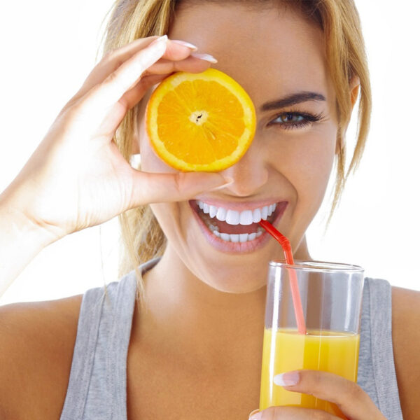 Ali vitamin C iz naravnega vira deluje bolje kot sintetični?