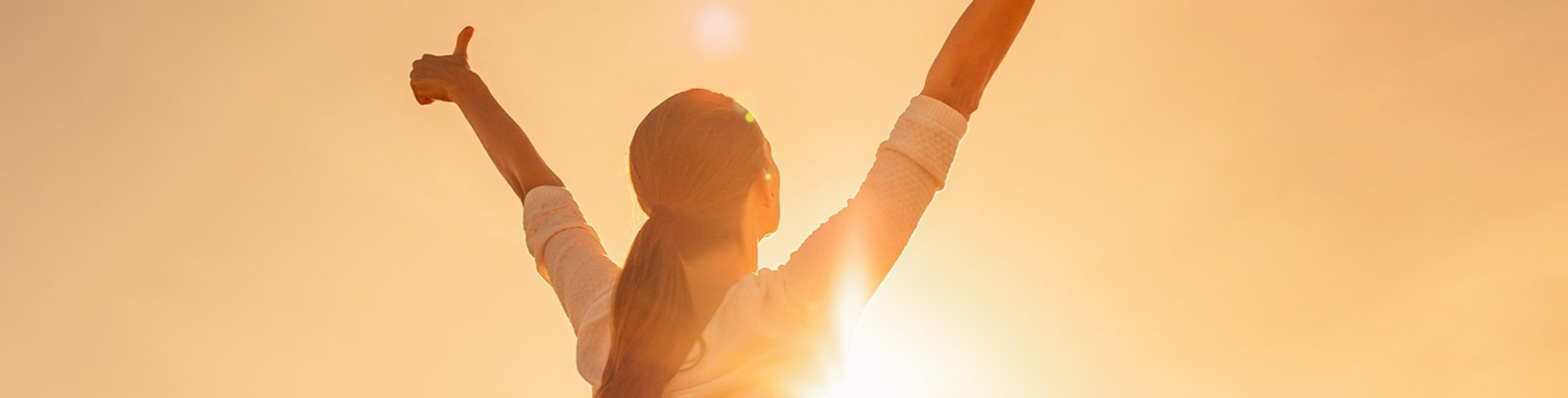 Zadovoljna ženska z natreniranim imunskim sistemom.