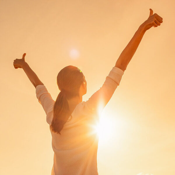 Zadovoljna ženska z natreniranim imunskim sistemom.