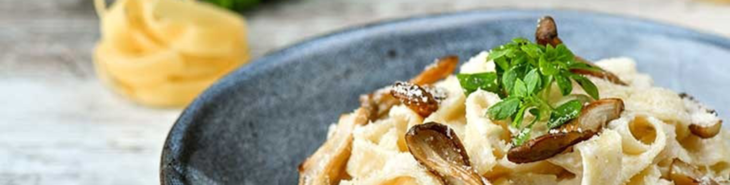 Pašta z bukovimi ostrigarji.