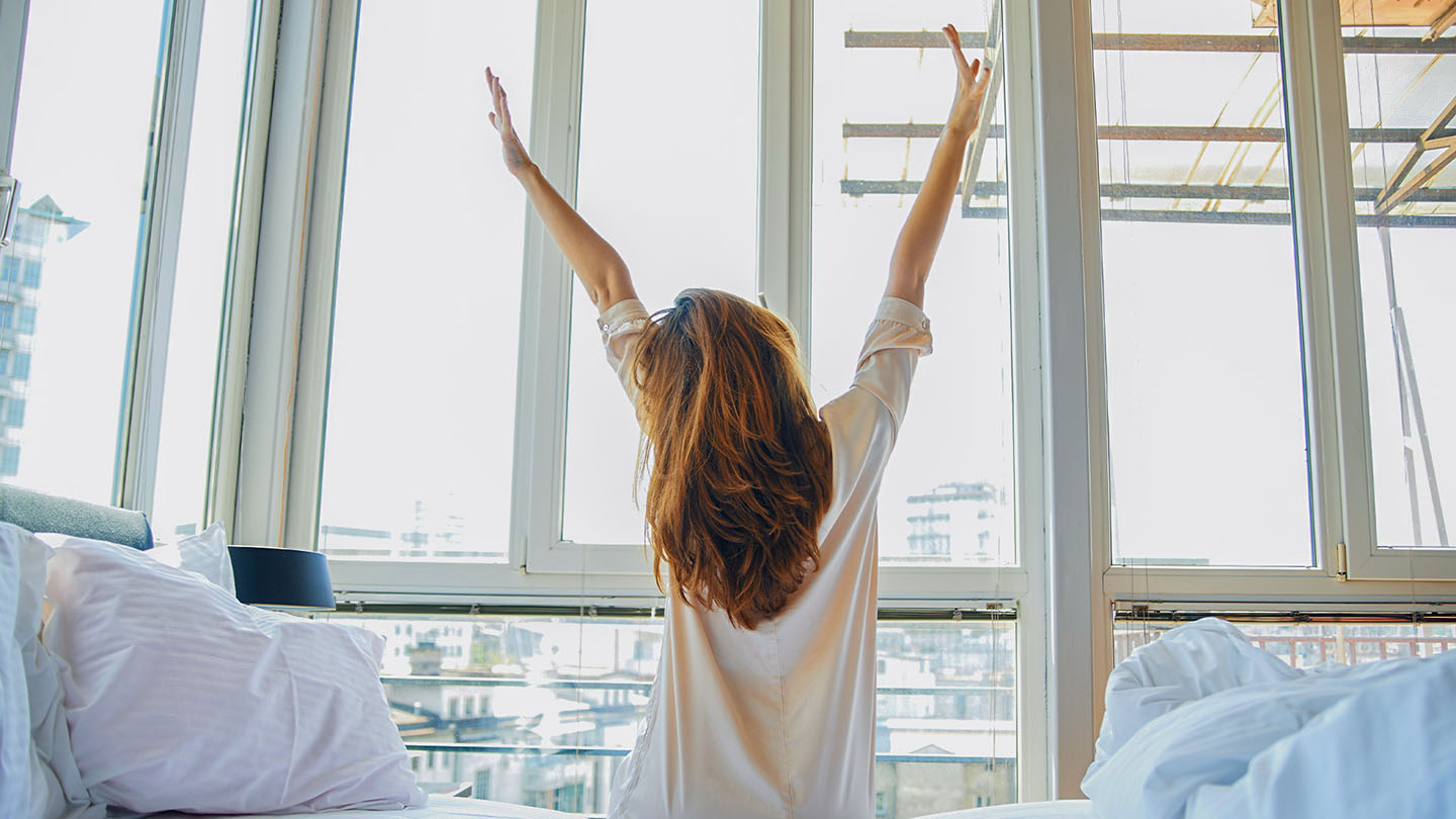 Prebujanje ob oknu; počitek je ključen za okrevanje od bolezni.