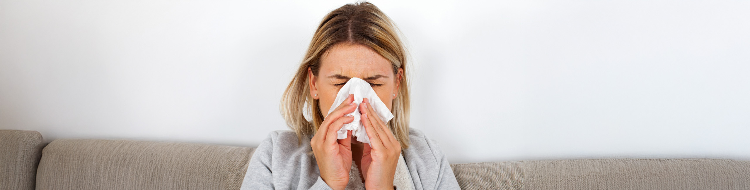 Bolna ženska, razlika med prehladom in gripo.